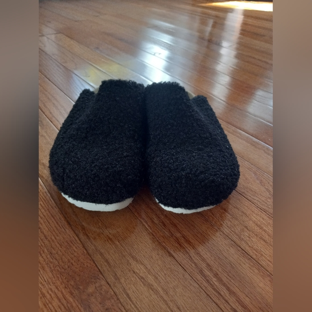 Universal Thread mules